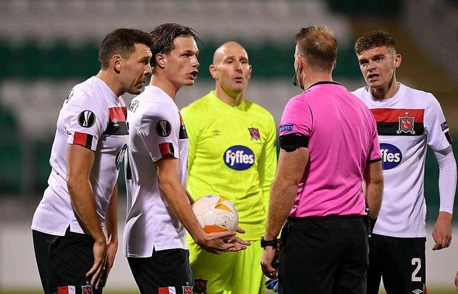 赛后马德里竞技内部沟通——欧联节点到来；话题不断；资深球员宣示担当的简单介绍