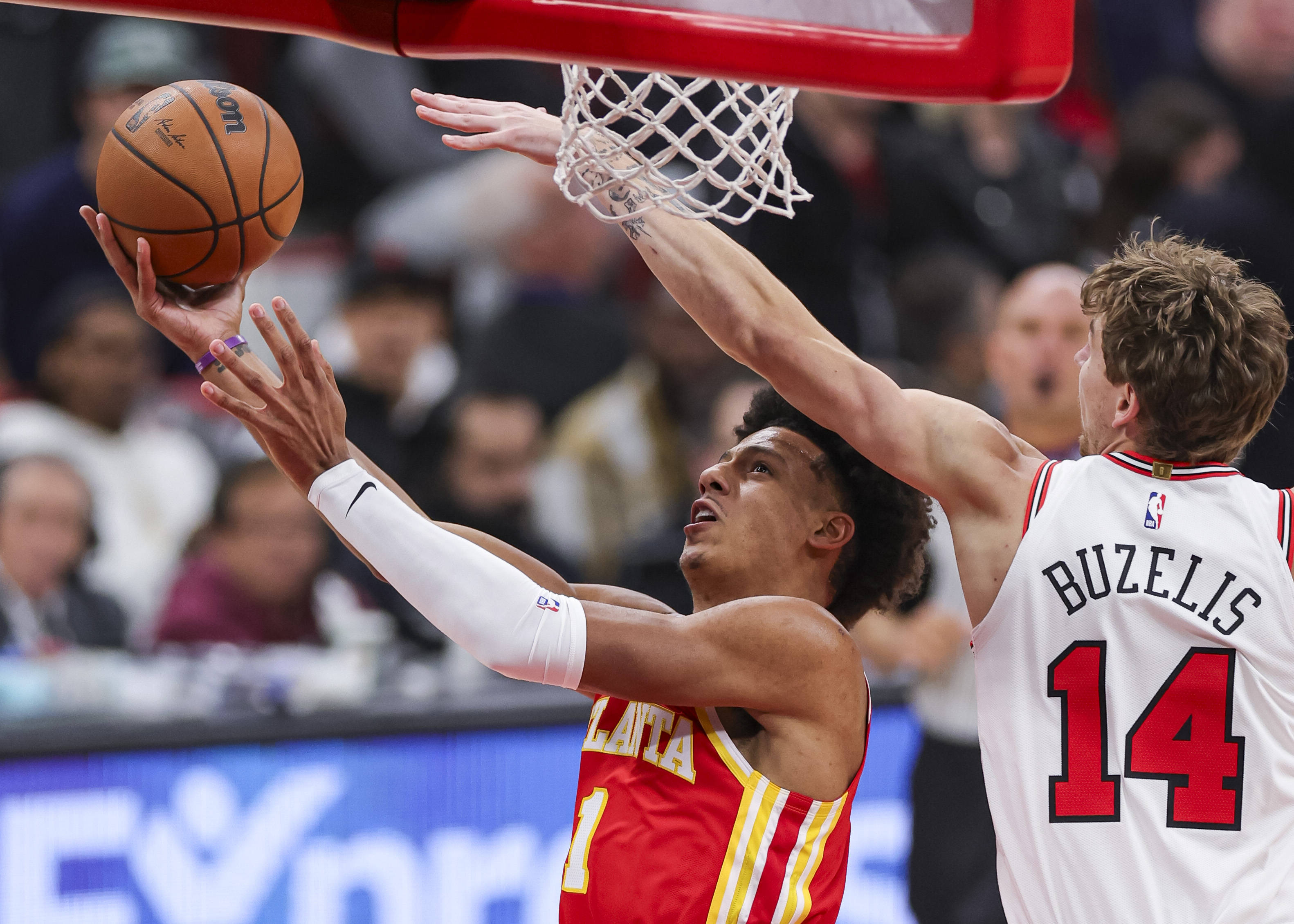 赛后广东宏远门线救险——NBA常规赛节点到来，赛场秩序良好，更衣室氛围转暖的简单介绍